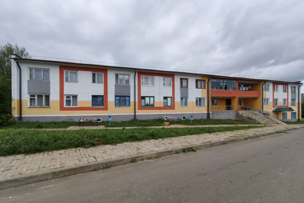 Жильцы общежития в Кричеве почти год платили за чужую утечку воды – чем закончилось