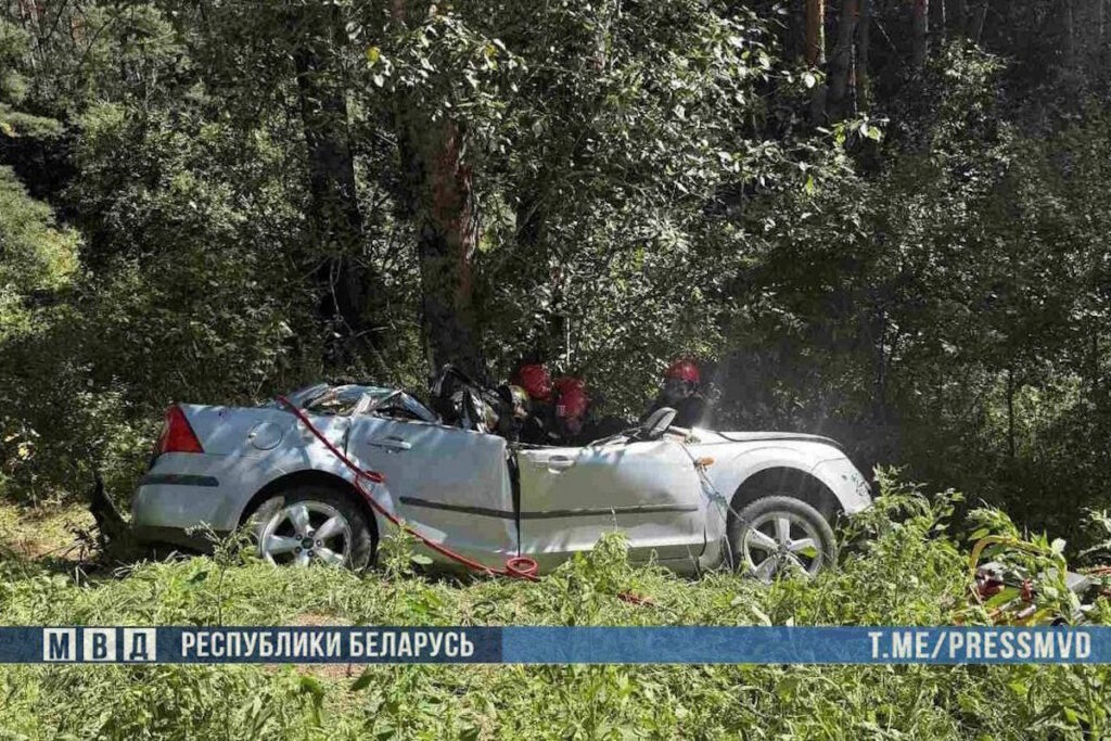 Женщина и её 19-летний сын стали жертвами ДТП в Столбцовском районе
