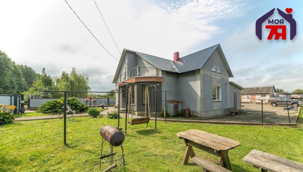 В Молодечненском районе продают дом с современным фасадом и интерьером 2000-х – узнали цену