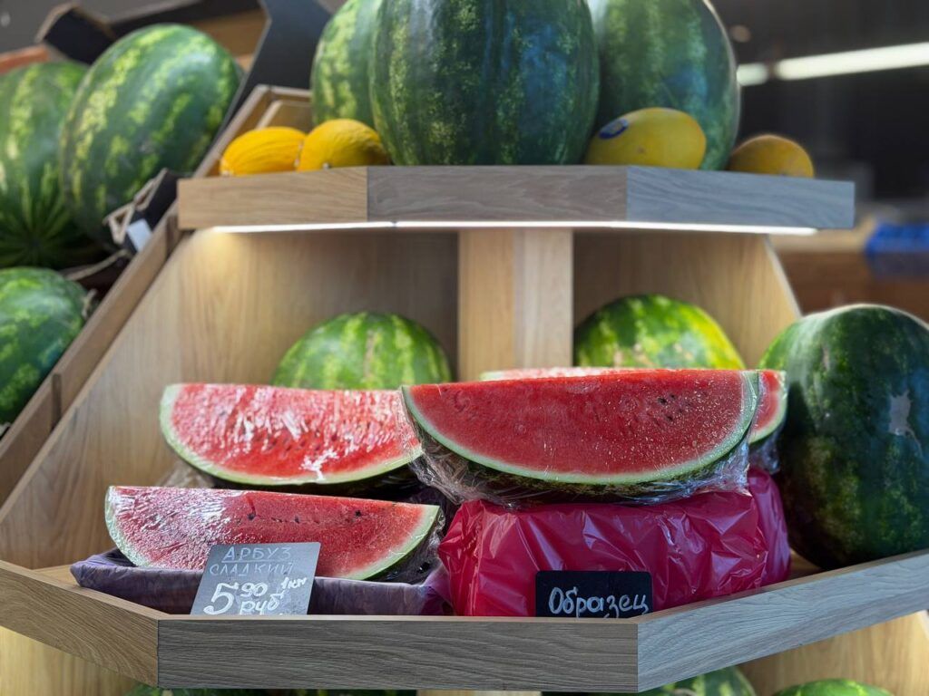 На рынке под Минском продают 12 видов ягод, персики со вкусом манго и арбузы по 5,90 – где искать