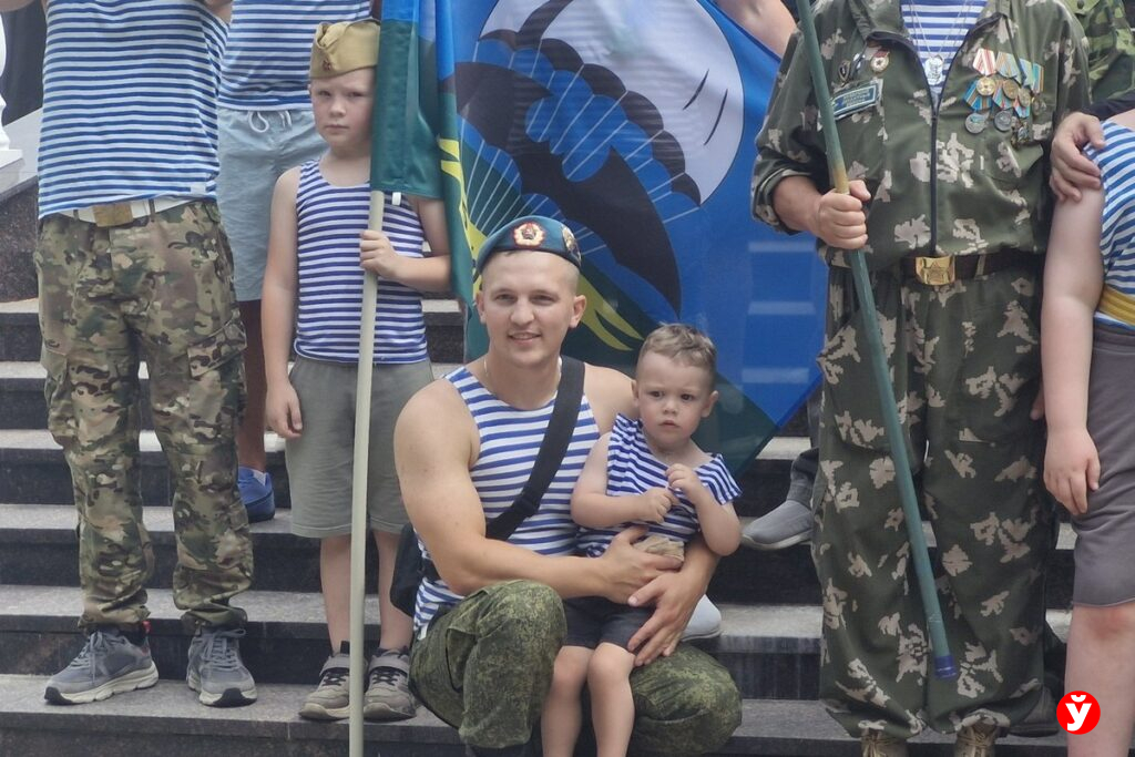 Солигорские десантники отказались от купания в фонтанах 2 августа и создали другую традицию