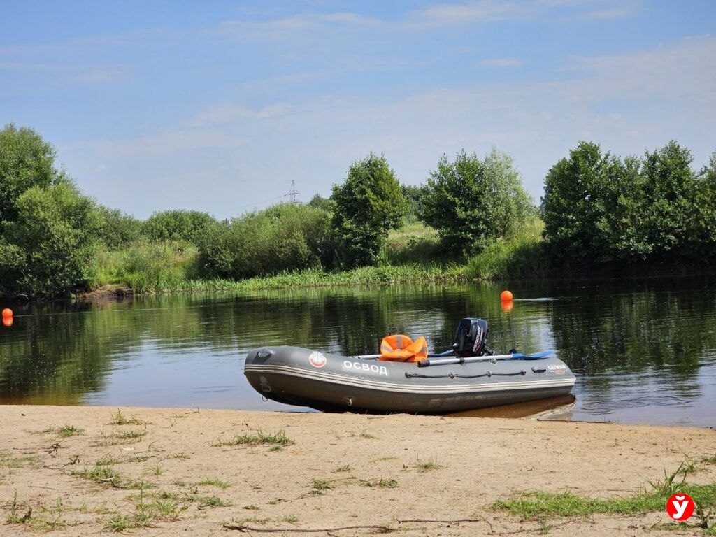 В Борисове спасатели вытащили подростка, которого течение унесло на глубину 2,5 метра