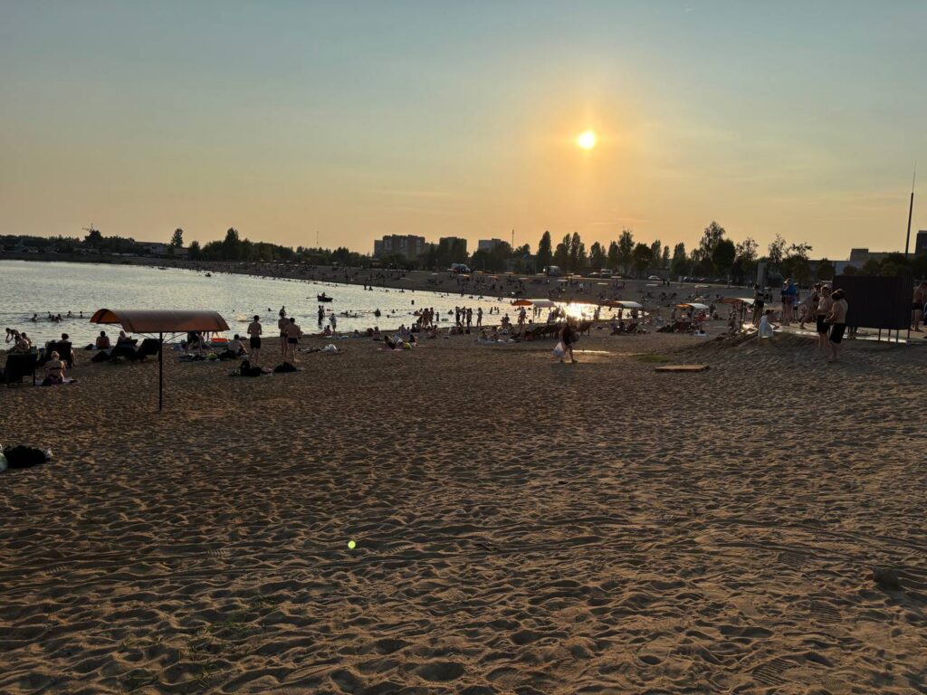 Пьяный иностранец едва не утонул во время заплыва на Святом озере в Могилеве