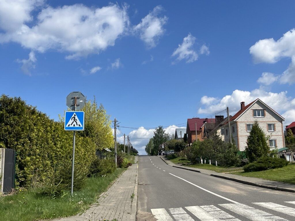В Ратомке выставили на торги землю за $40 тысяч, где дом построить не получится