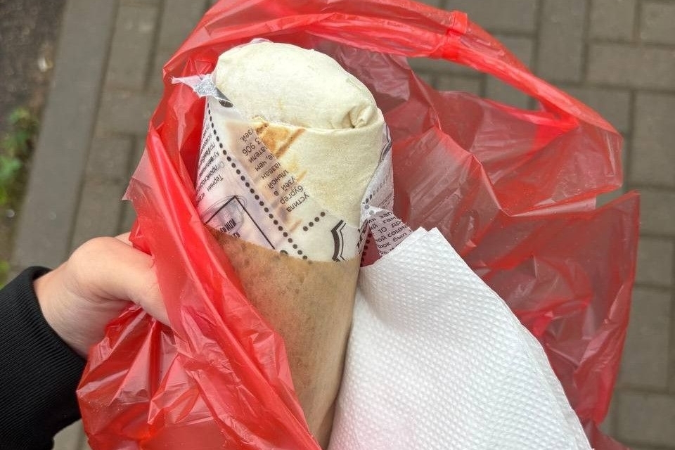 Недорого и сытно? Проверили кафе в Прилуках и попробовали шаурму за 10 рублей