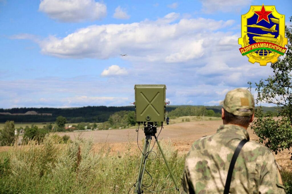 Кто напугал беглых на этот раз? Азарёнок – о военных учениях и визите главы ЦРУ в Россию