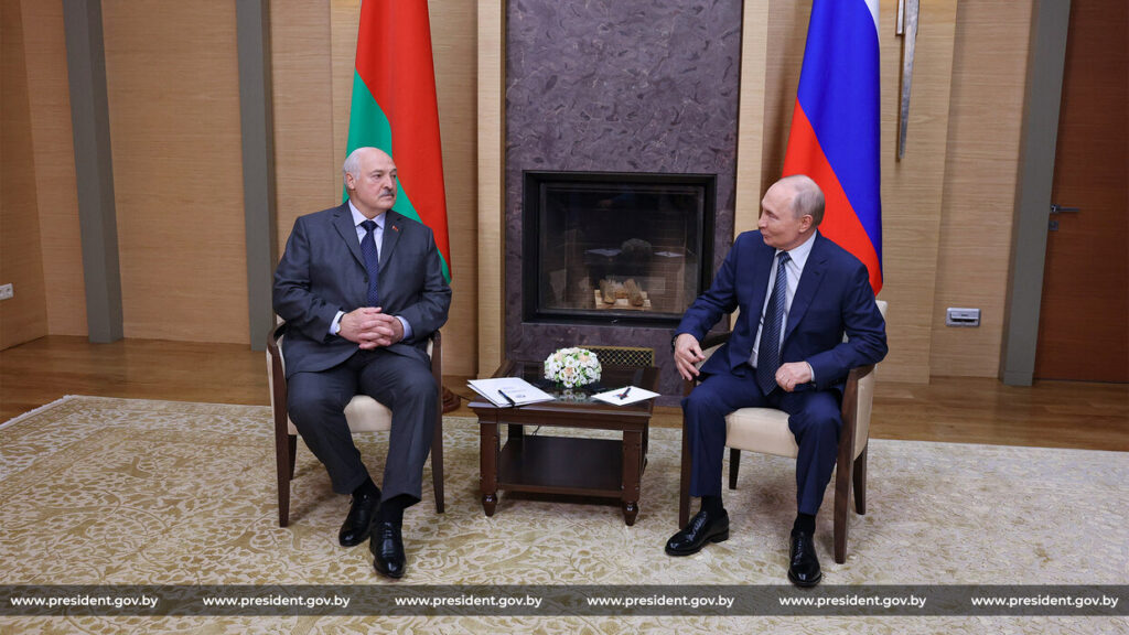 Лукашенко на встрече с Путиным позитивно оценил сотрудничество правительств Беларуси и России