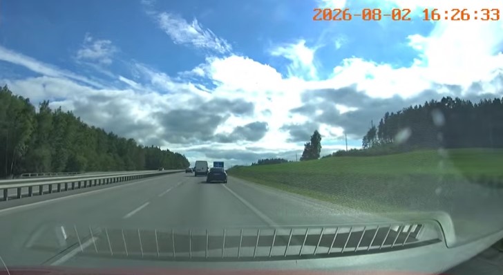 Лихач на BMW возле Логойска поиграл в «шашки» и получил протокол
