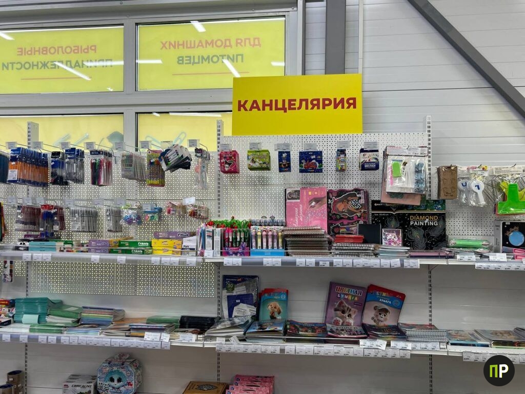 Костюм для собаки, удочки и канцелярия – чем удивляют в новом магазине под Минском