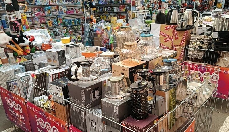 Нашли в Ждановичах магазин, где можно купить почти все