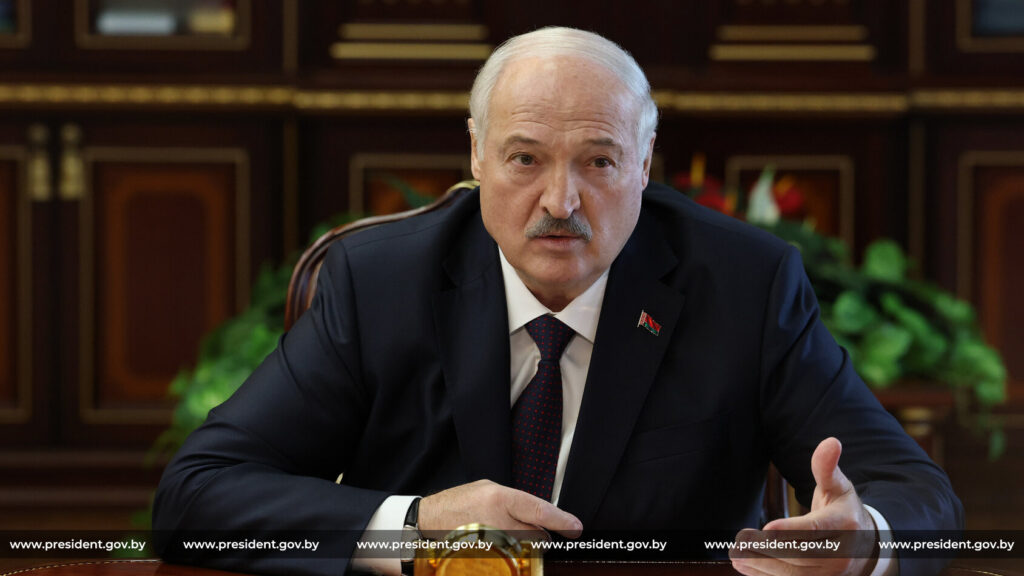 Лукашенко заявил об отсутствии в Беларуси «политзаключенных»