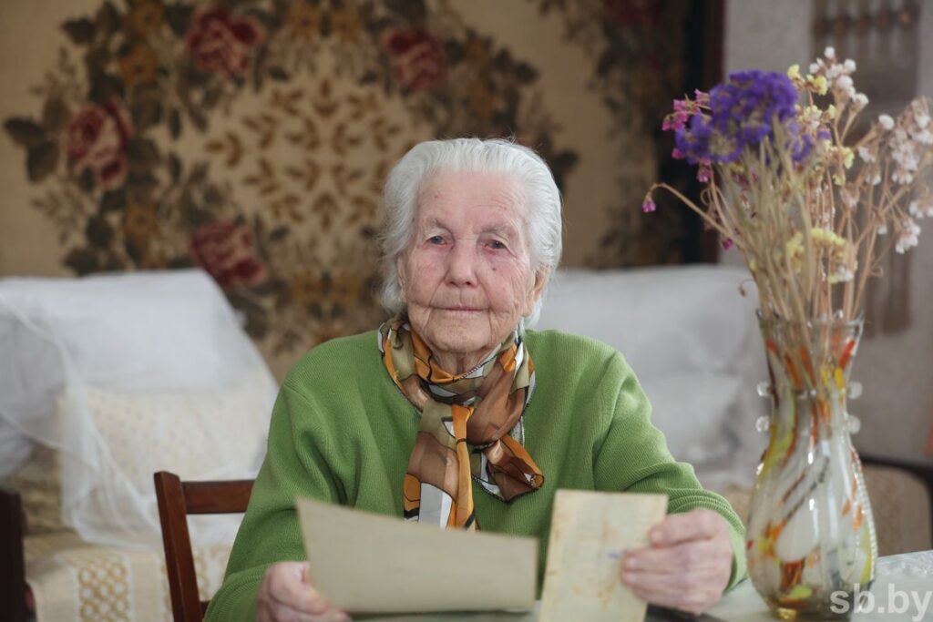 Спасала раненых под огнем и дважды выжила после бомбежек – история 103-летней Анны Кривоспицкой