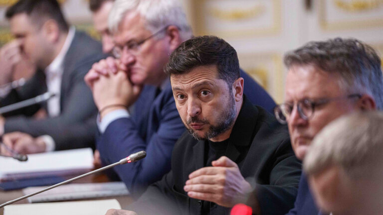 Зеленский сделал резкое заявление о самолётах: Азарёнок объяснил, что стоит за его словами