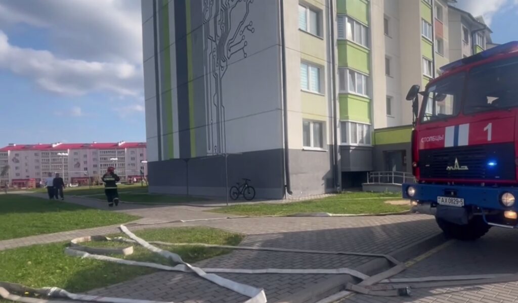 Четырех человек спасли при пожаре в Столбцах – среди них двое детей