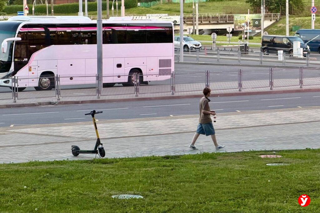 Белорус нашел в траве 50 тысяч и паспорт владельца денег