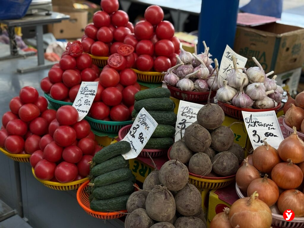 Лисички, облепиха и овощи – сколько сейчас стоят продукты на Комаровке и что из них приготовить