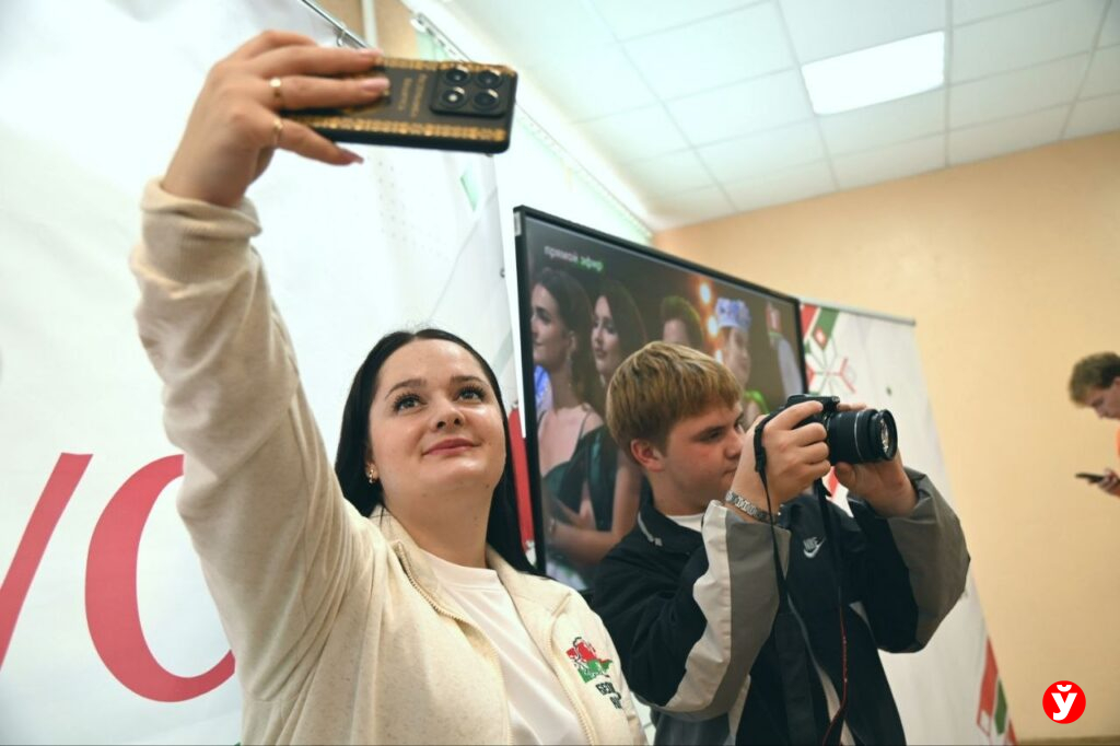 Молодежь Солигорска присоединилась к акции «Беларусь адзіная»