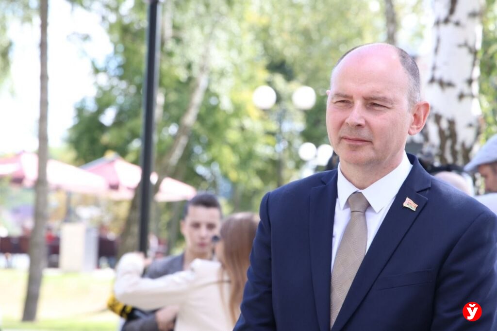 С первым звонком и новыми открытиями – Кушнаренко обратился к школьникам и педагогам Минщины
