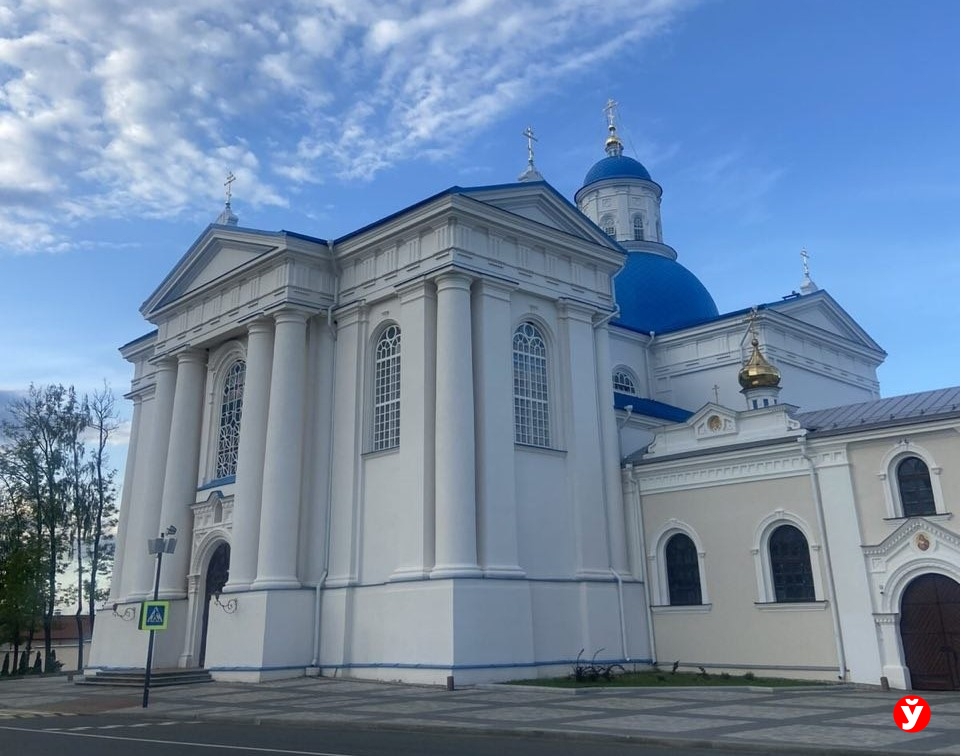 Узнали, почему белорусы меняют отпуск у бассейна на послушание