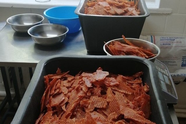В Полоцком районе нашли цех, который без регистрации выпускал мясные чипсы