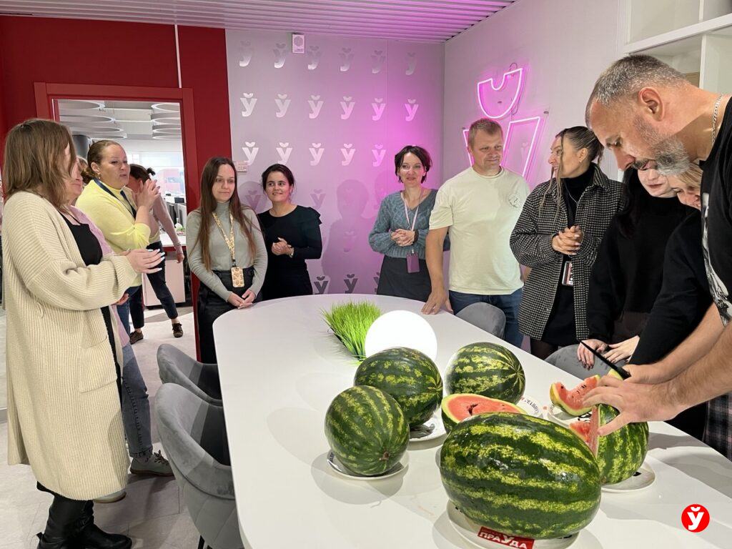Сладкий подарок с президентского подворья: «Минская правда» угостилась спелыми арбузами