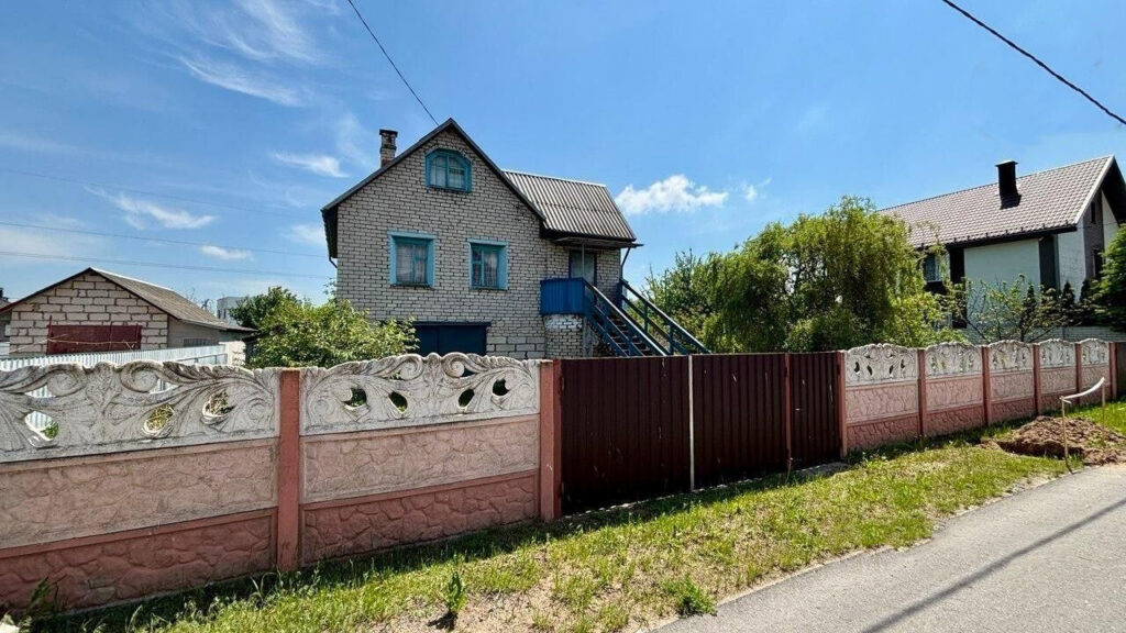 Дом за 58 тысяч у Солигорского водохранилища. Что скрывается за низкой ценой
