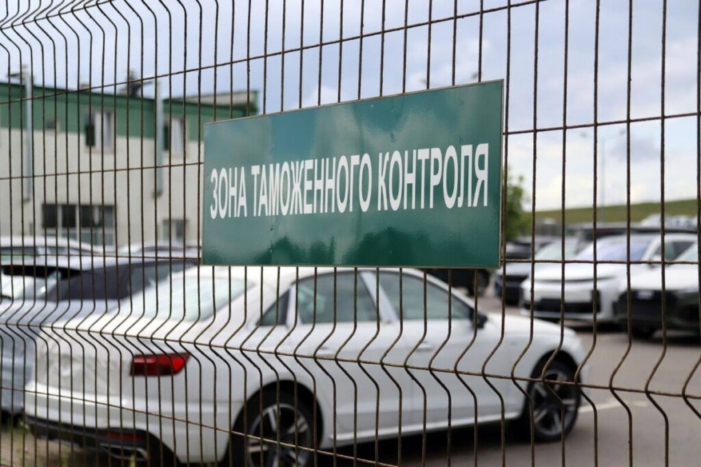 Мошенники создали фейковый сайт таможни – как не потерять деньги при покупке авто за границей