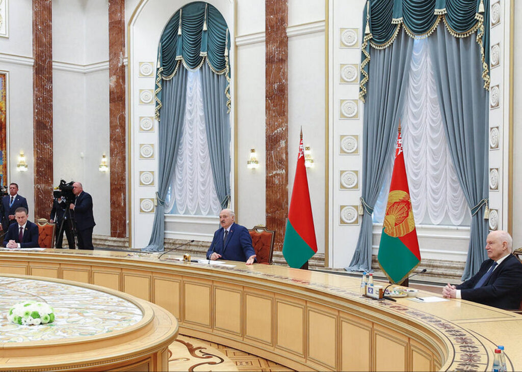 Азарёнок о том, как Лукашенко возвращает большой союзный рынок