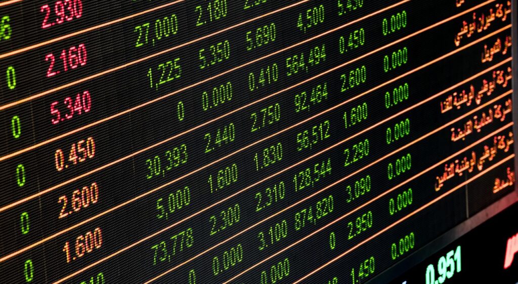 Можно ли законно купить акции иностранных компаний? Разбираемся, что предлагают белорусам