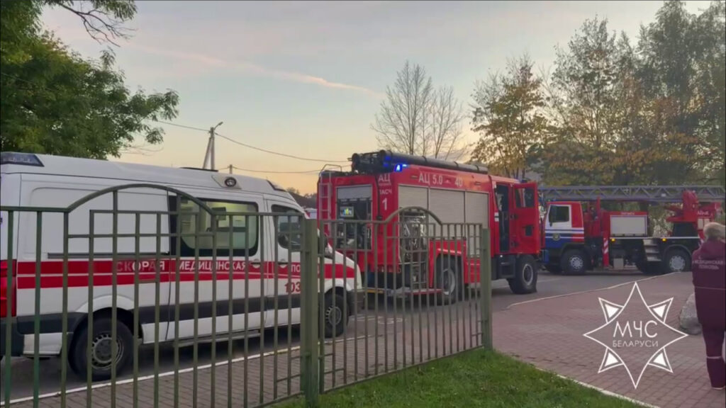 В подвале больницы в Логойске вечером произошло загорание