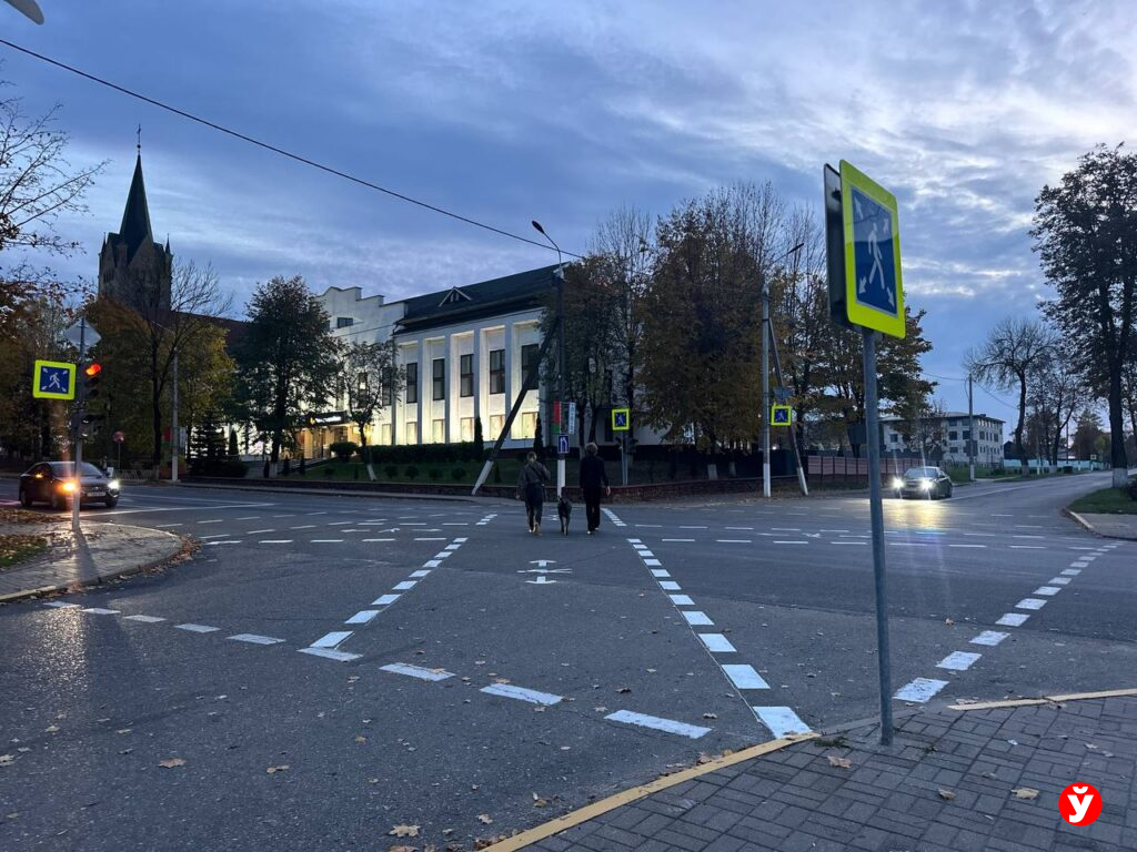 В Вилейке обустроили перекрёсток с диагональным пешеходным переходом