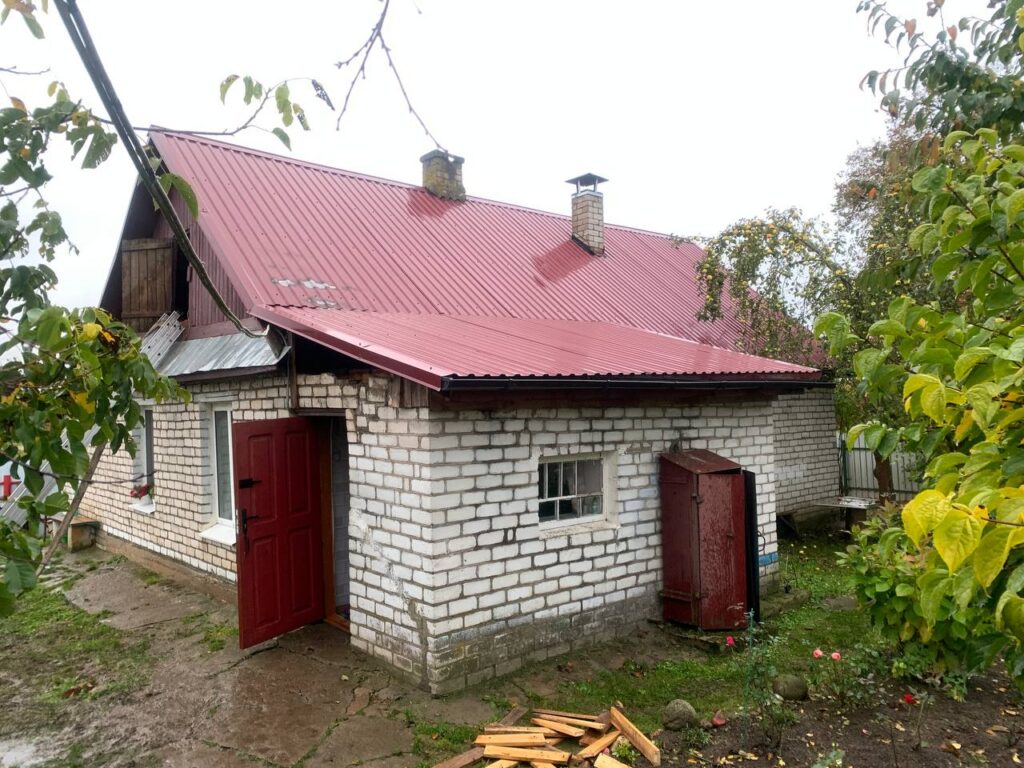 Бдительность соседей спасла дом в Кондратовичах: пожар ликвидирован, пострадавших нет