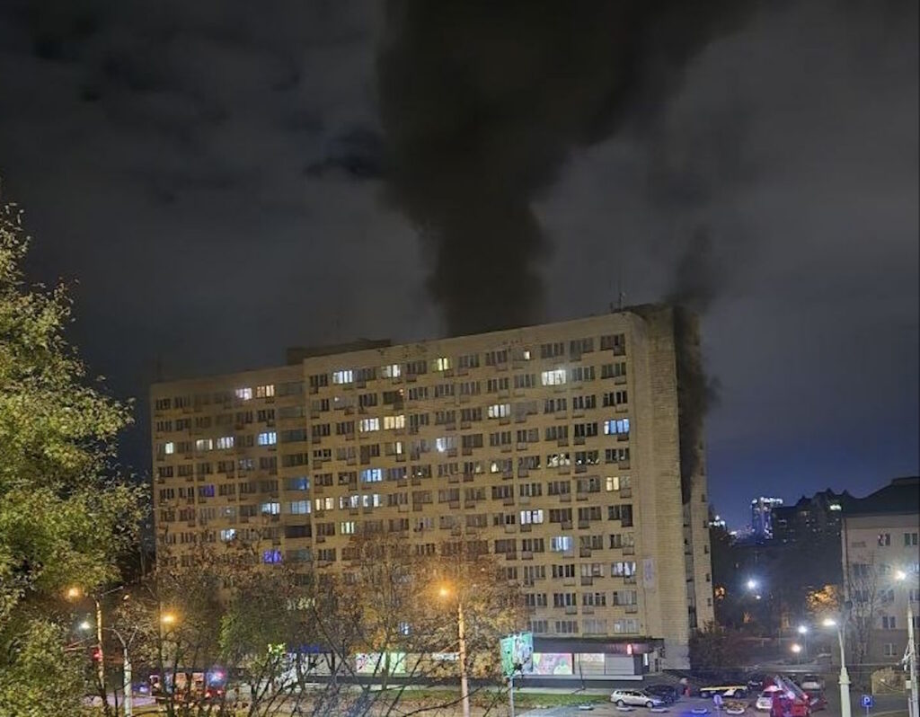 В общежитии на столичном проспекте Пушкина пожар – фотофакт