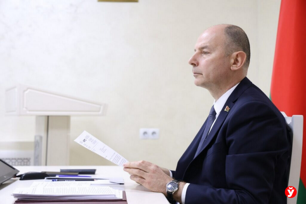 Подстанция не тянет лампочки, связи нет – с какими проблемами пришли к Кушнаренко жители Червенского района