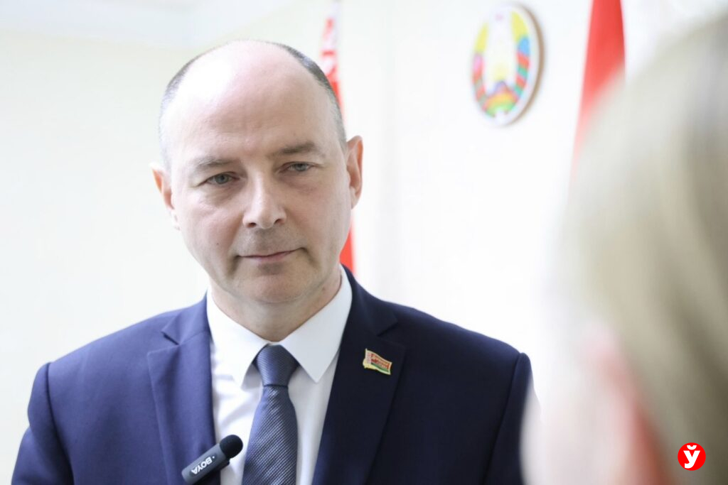 Спор о доме, дороги и электросети – что обсудили на приёме граждан в Червене