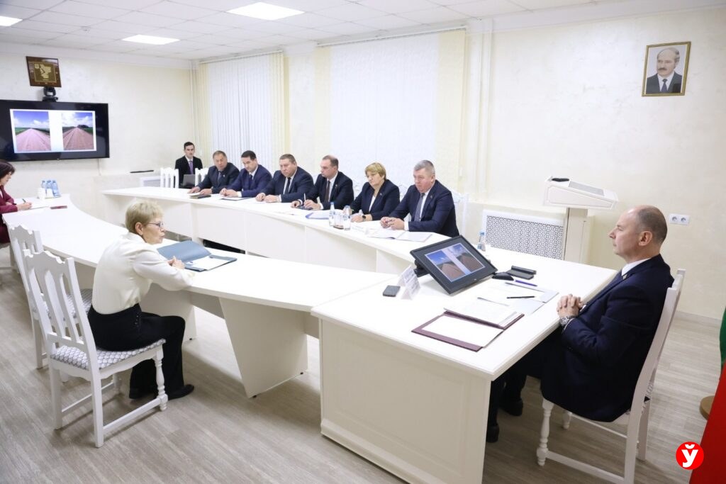 В отдаленные деревни Червеня пустят рейсовый автобус. Но пока только экспериментальный