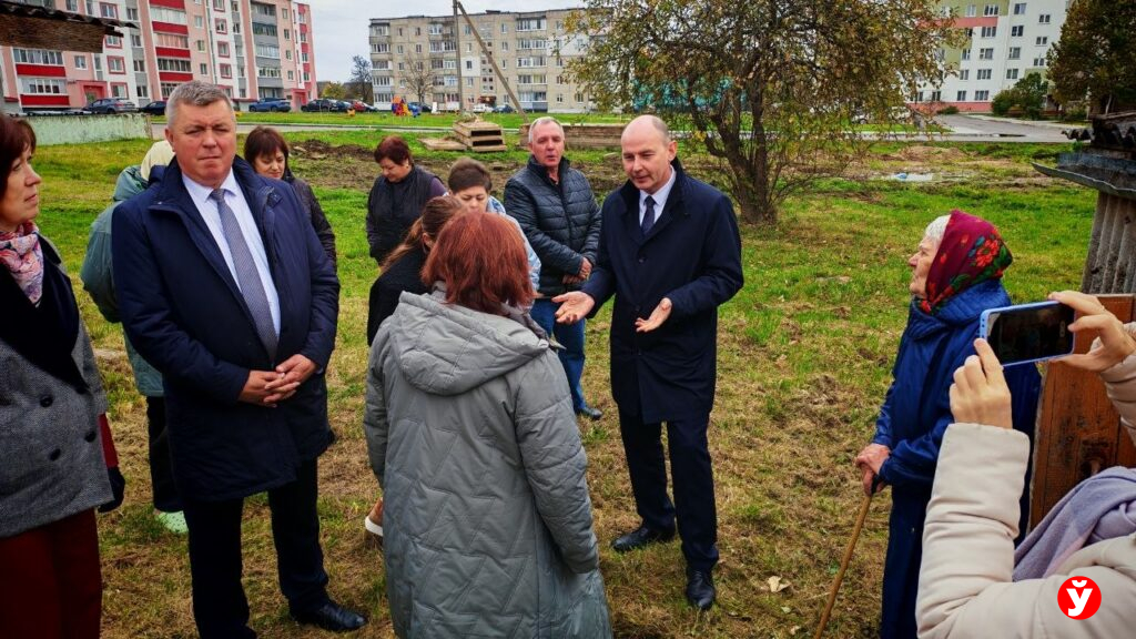 Жители Червеня просят Кушнаренко вмешаться в ситуацию со сносом хозпостроек