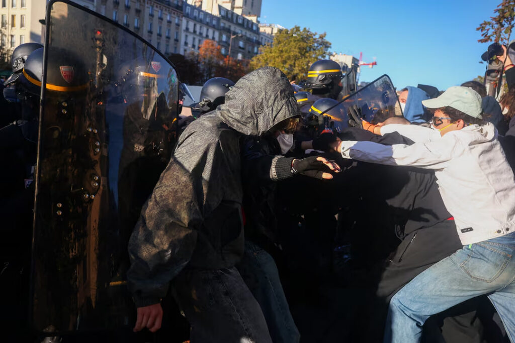 Элиты потеряли связь с реальностью? Азарёнок о том, к чему приведет политический кризис в Европе